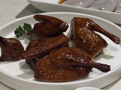 脆皮烤乳鸽-御宝轩(益丰·外滩源店)