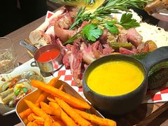 德式猪手烤菠萝-鹿萤季·营地小馆(皇后公园店)