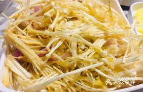 Grilled Northeastern Sour Cabbage with Enoki Mushrooms