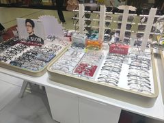 -美式眼镜·授权蔡司.依视路.尼康.豪雅.明月(人民广场店)