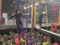 -嘿哟动霸CHUA·新潮玩运动娱乐中心·蹦床滑冰团建乐园