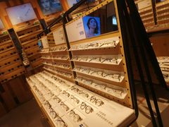 -LOOK眼镜·蔡司依视路配镜(宝山万达店)