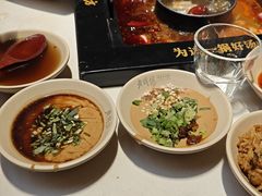 -老牌坊云南鱼豆花火锅(哈西万达店)