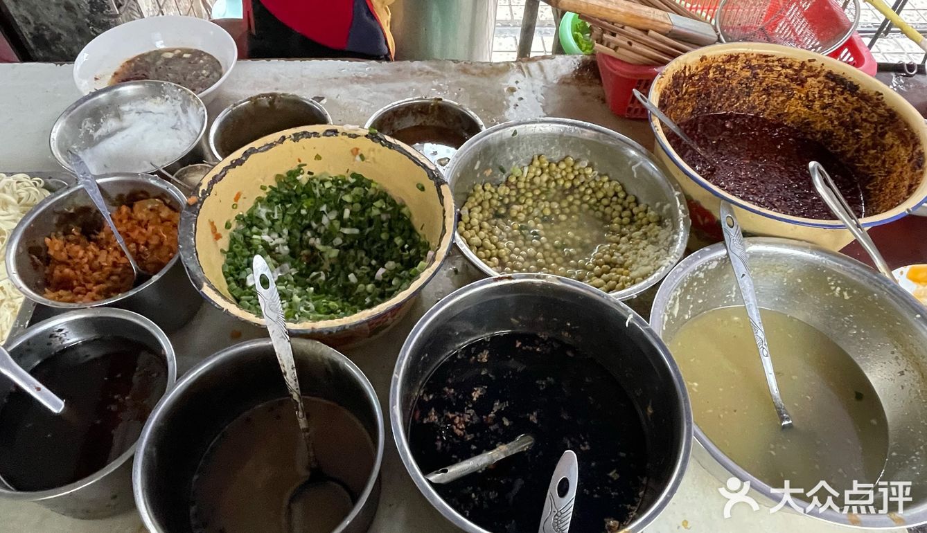 夫妻俩在这里做面多年，食客大多是附近的街坊邻居