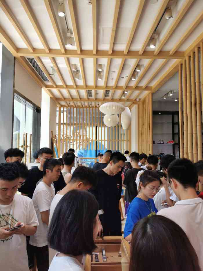 juice(成都远洋太古里店)-"这家店位于太古里音乐喷泉7415广场旁