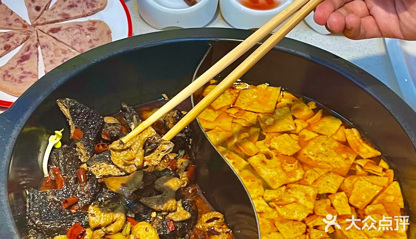 杭州首家双臭火锅 料太足啦