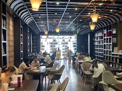 -钟书阁(松江泰晤士小镇店)