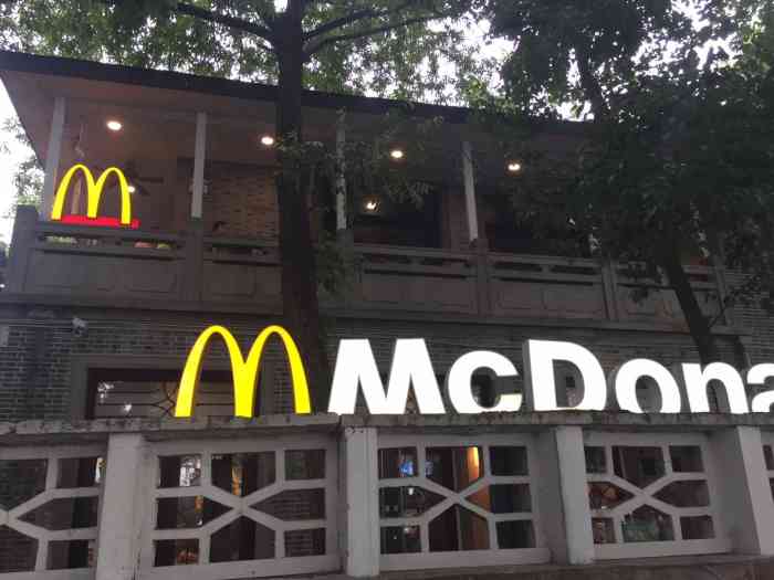 蒋经国旧居-"小蒋的故居,南面就是西湖十景之一的断桥残.