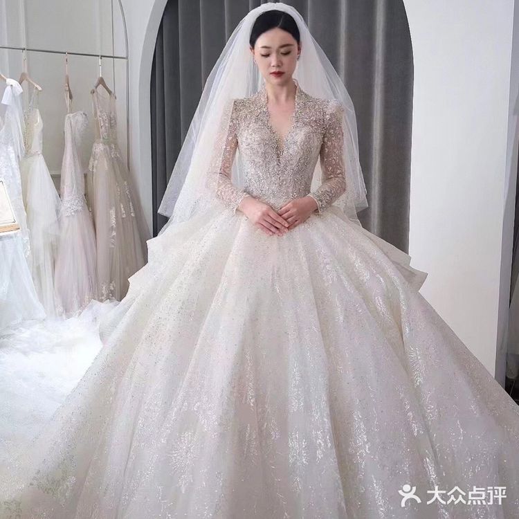 长袖大拖尾主纱👰🏼‍♀️