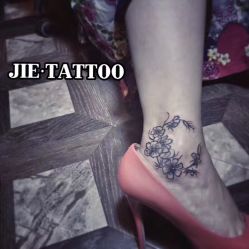 脚踝小花 纹身师：杰Tattoo刺青_唐·大屁 TianJin.China中国天津-杰TATTOO刺青