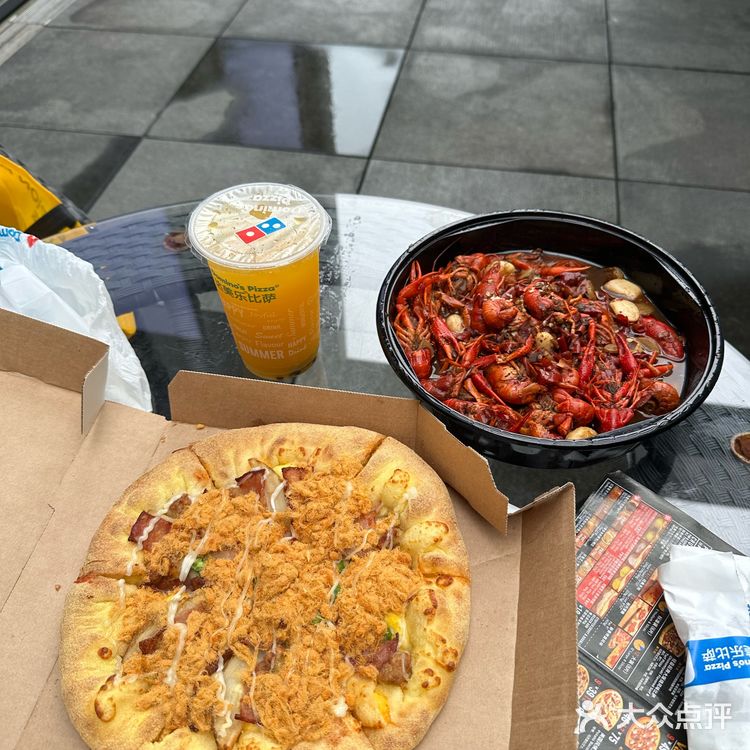 披萨陪小龙虾，美味加倍呀