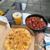 披萨陪小龙虾，美味加倍呀