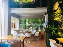 靠窗位-周三的情书花园餐厅(江北店)