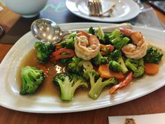 -Chom Cafe and Restaurant