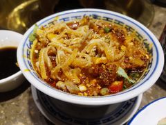 -沪小二炭火蛙锅(淮海中路美食不夜城店)