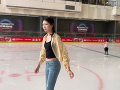 -冰纷万象滑冰场(二七万象城店)