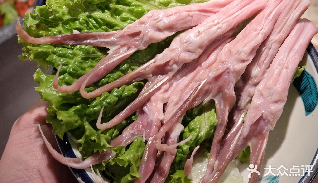 朋友跟我说有家火锅店在重庆当地传承了三代人了