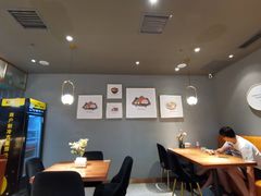 -POKEE VIA&Brunch·维娅(重庆来福士店)