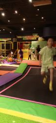-蹦蹦跳跳(新奥购物中心店)