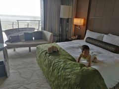 -上海滴水湖皇冠假日酒店