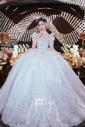 点击看大图 -艾拉·女王婚纱礼服馆