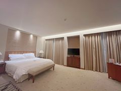 -汕尾巴黎半岛酒店