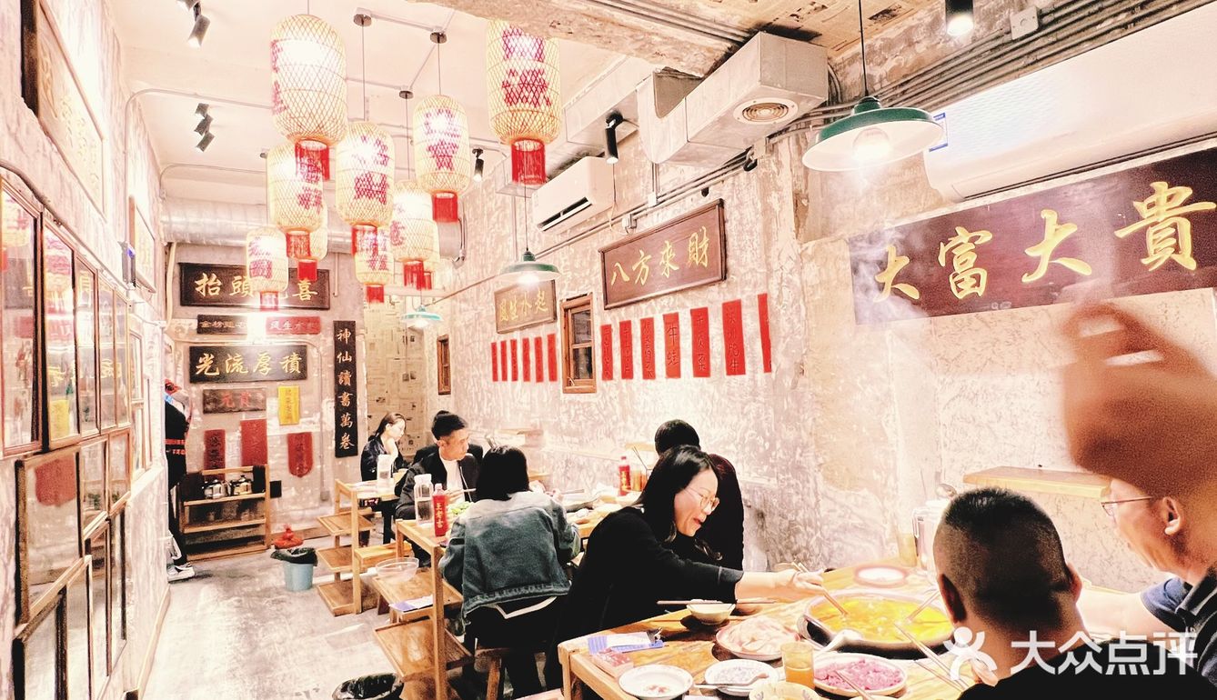 一场舌尖上的盛宴，尽在广州花都区这家重庆鸳鸯老火锅🍲！