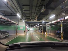 -徐汇日月光地下停车场