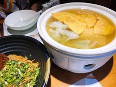 鸡汤蛋饺云吞-南小馆(迪士尼小镇店)