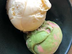 榴莲冰淇淋-莓园冰淇淋店