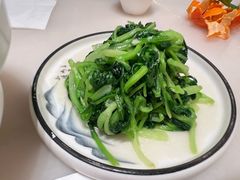 鸡毛菜-假装苏杭·迎春花与梅(陆家嘴中心店)
