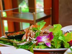 -Chom Cafe and Restaurant