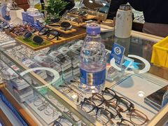 -上海网星眼镜批发·蔡司依视路官方授权(三叶眼镜城店)