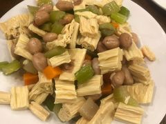 芹菜腐竹花生-半亩园(奥特莱斯店)