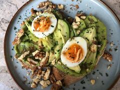 牛油果煮蛋吐司-RAC BAR(安福路店)