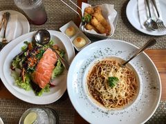 -Chom Cafe and Restaurant