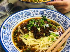 -渝之汇牛肉豌杂面