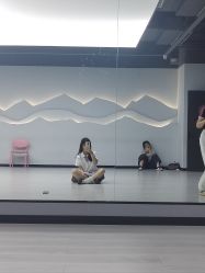 -单色舞蹈