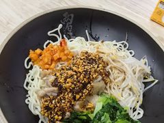 -两勺子一碗口水鸡拌面