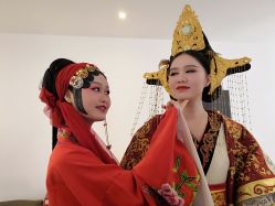 点击看大图 -盘子女人坊古装写真摄影(深圳店)
