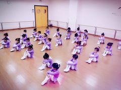 -小荧星艺校(大宁分校)