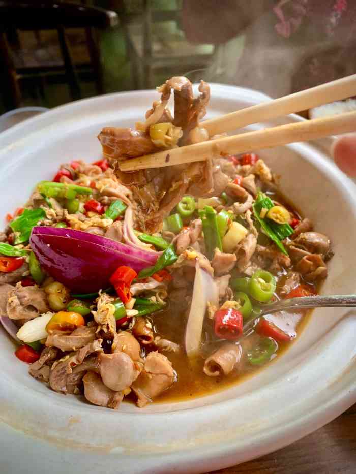 旺角花花肠子馆-"终于吃上了心心念念的肥肠拆骨肉 第一次来.