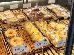 -顶东面包花园·生日蛋糕(世博店)