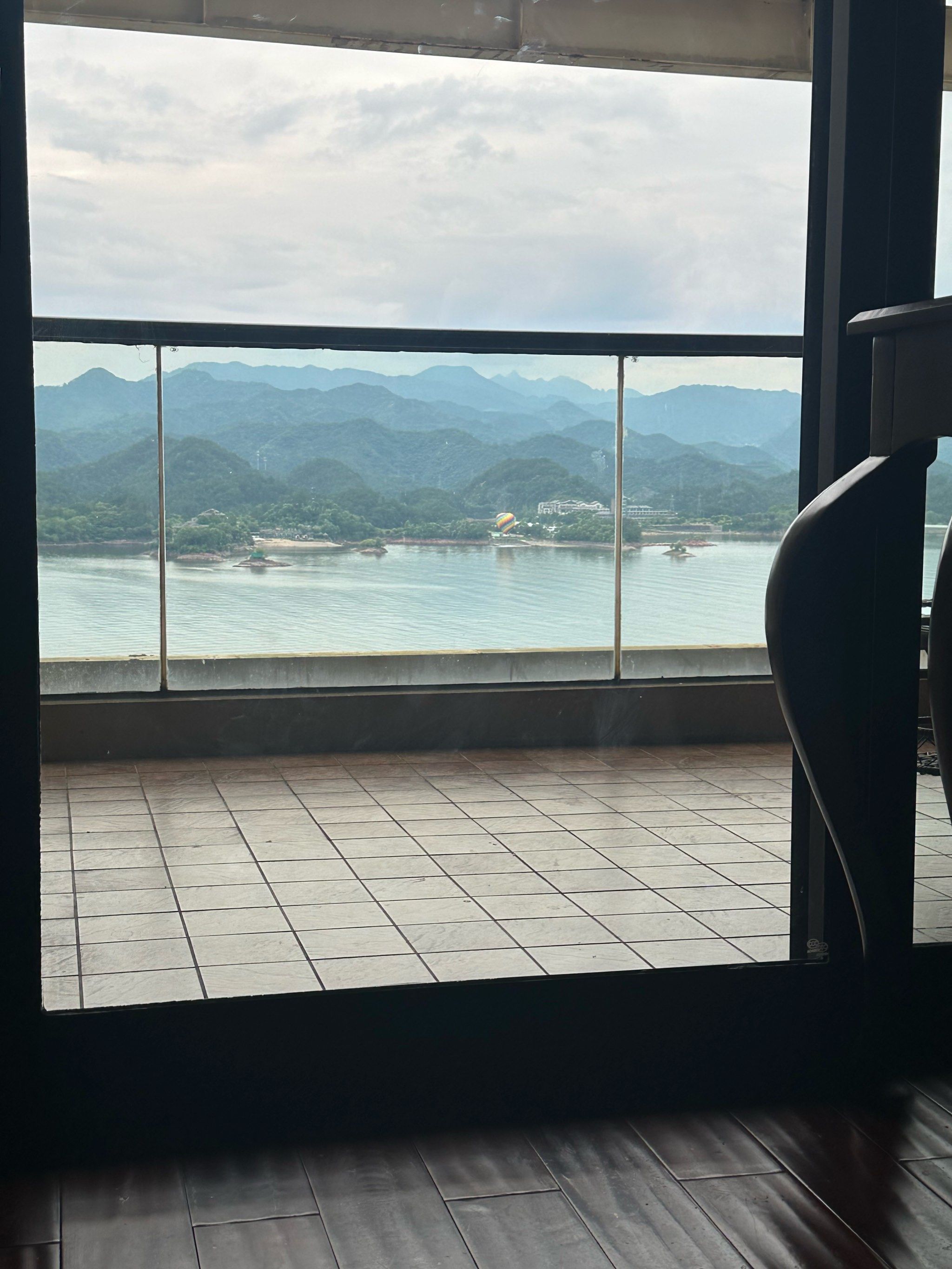 看窗外的美景