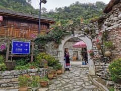 -高荡千年布依古寨旅游景区