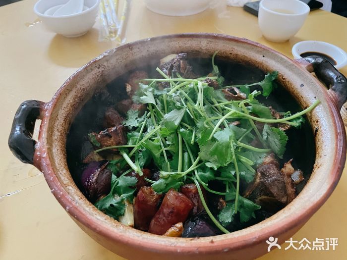 海口滨海新村143号海南老字号炒菜店腊肠排骨煲图片