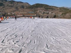 -济南卧虎山滑雪场
