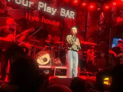 -FOUR PLAY BAR