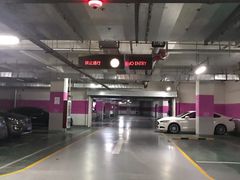 -爱琴海购物公园-地下停车场