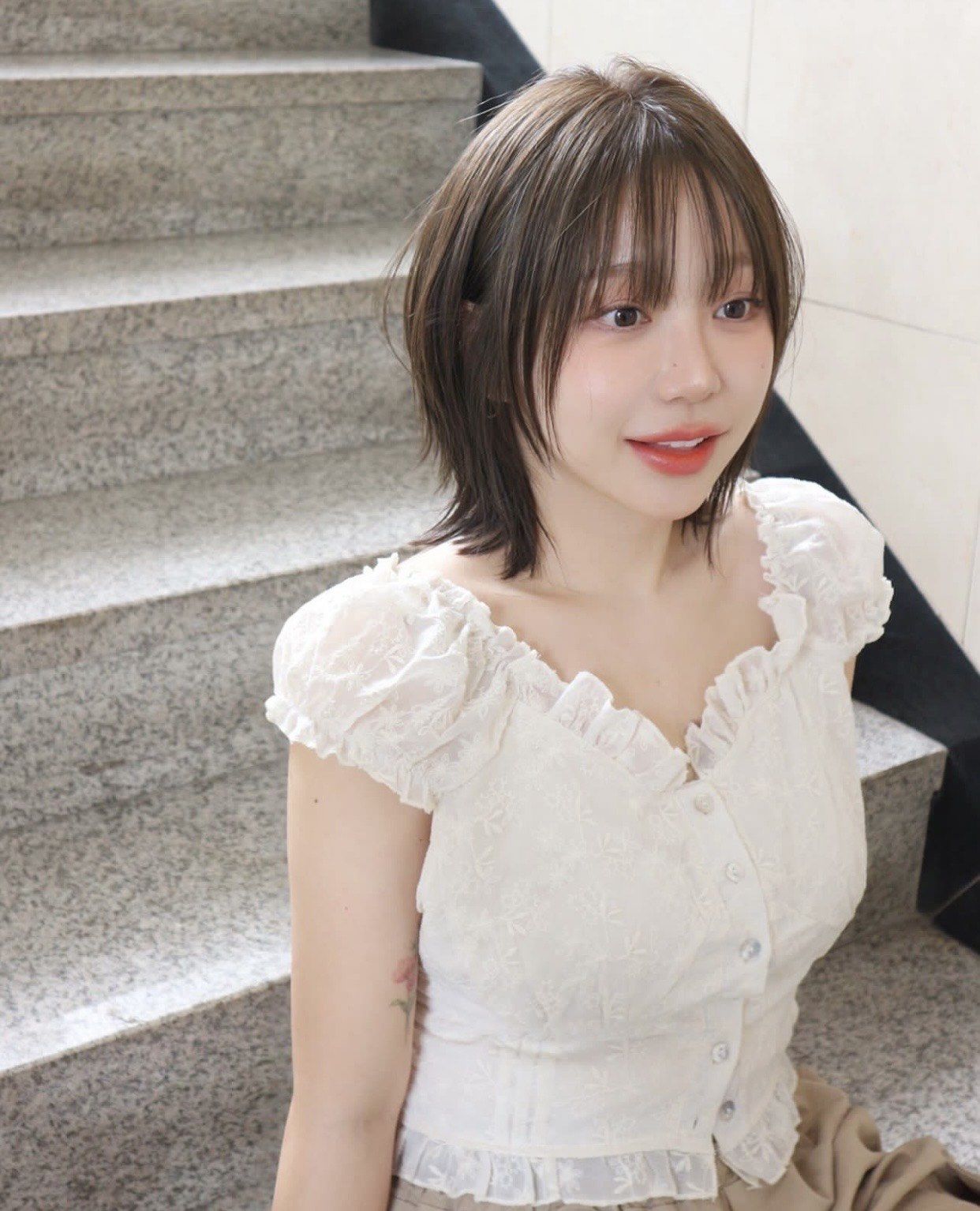 去剪了个层次感短发被自己美哭了